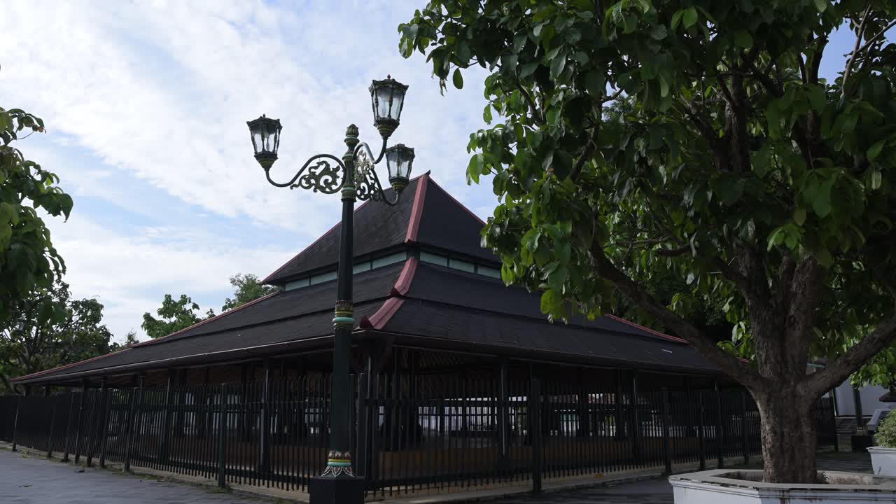 Pendopo Kemagangan adalah bangunan bersejarah di tengah halaman Kemagangan Keraton Yogyakarta. Ini berfungsi sebagai tempat seleksi dan pelatihan bagi calon abdi dalem, khususnya prajurit.