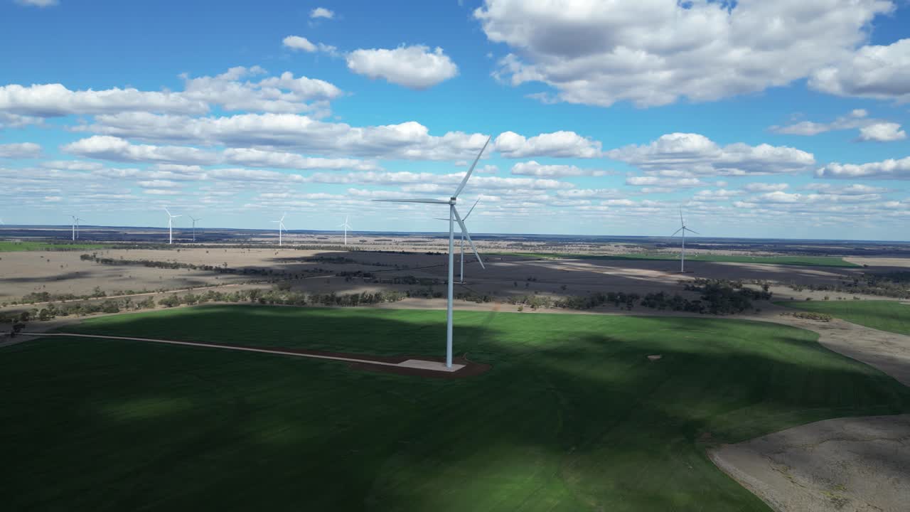 несколько ветровых турбин, производящих возобновляемую энергию, построенных на австралийской территории