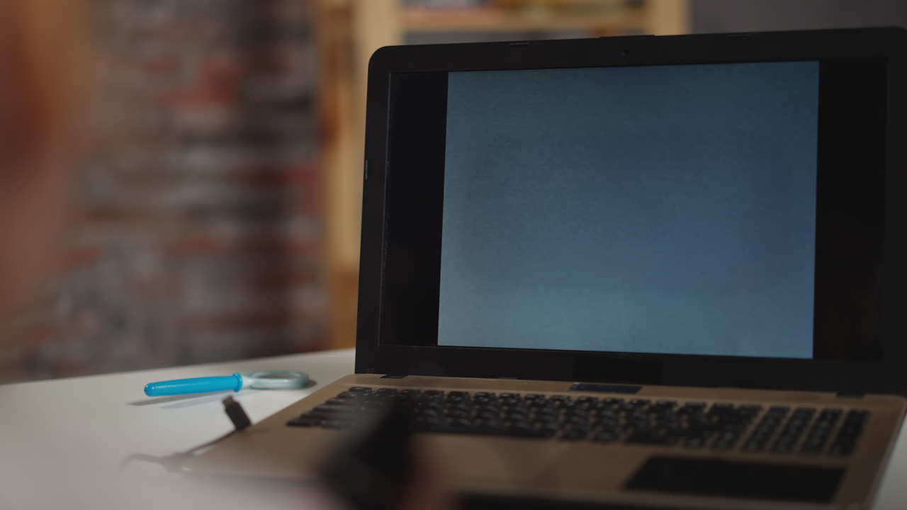 investigar la estructura de las fibras de los materiales orgánicos a través de una computadora portátil