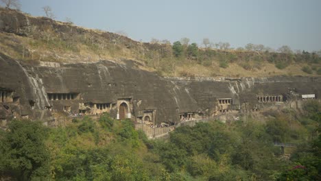 Vista-Panorámica-De-Los-Monumentos-De-Las-Cuevas-De-Ajanta,-Maharashtra,-India.