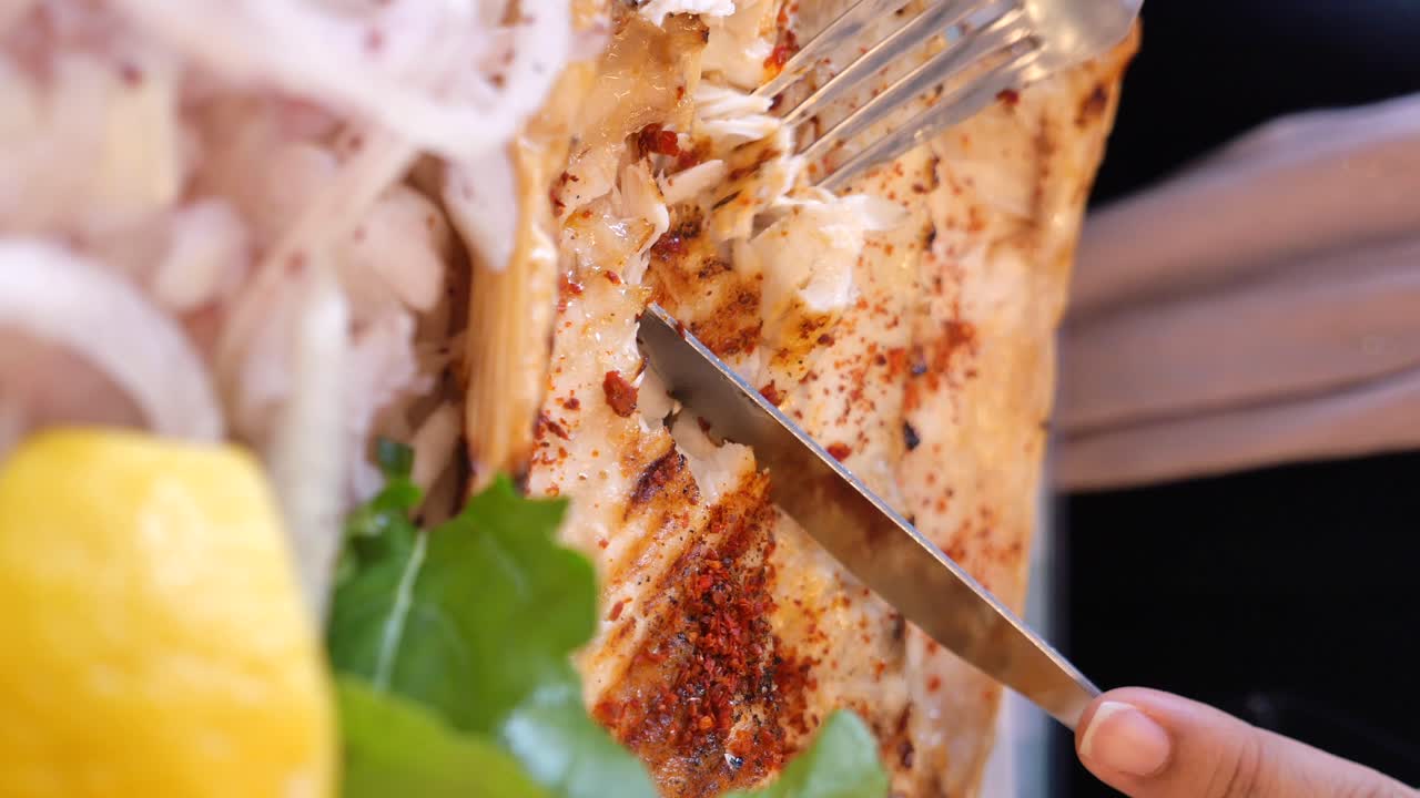 Grilled Fish with Lemon and Onions