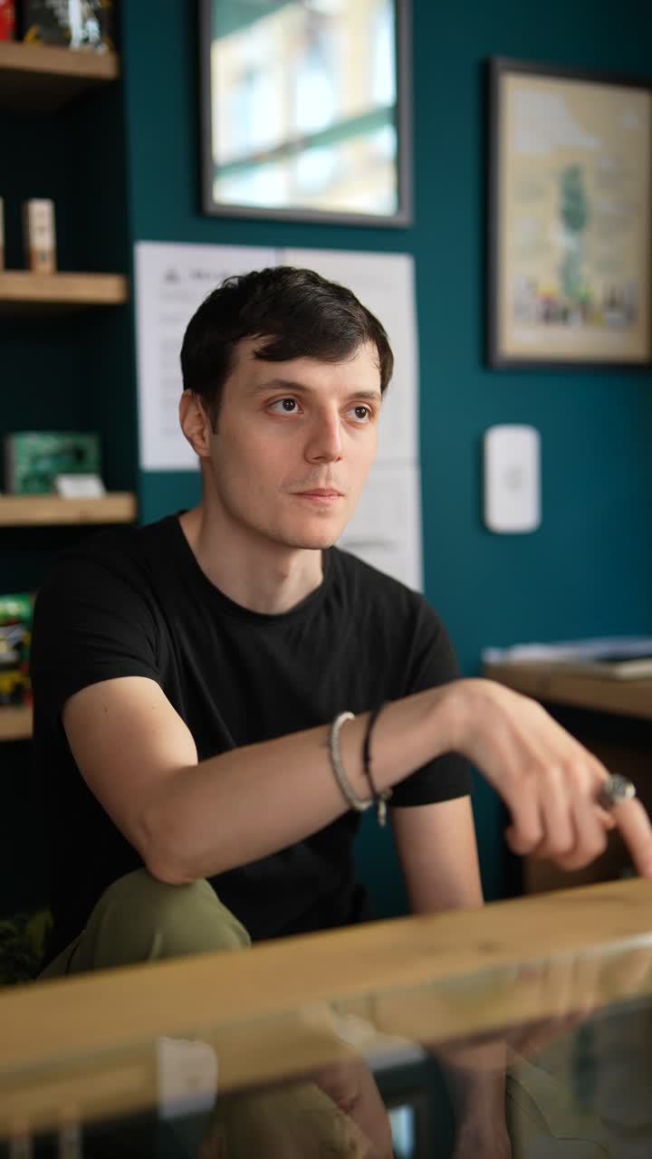 가게에 있는 남자