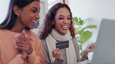 Zuhause,-Freunde-Und-Frauen-Mit-Einem-Laptop