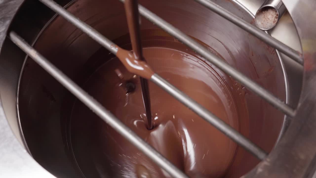 primer plano de la máquina para mezclar chocolate