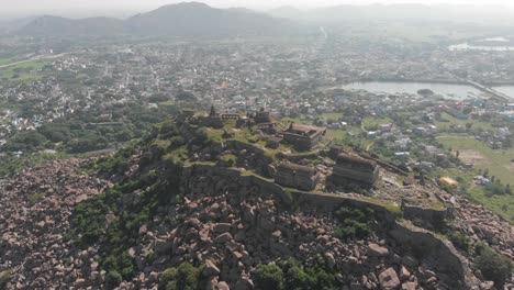 Krishnagiri-fort-standing-on-incredible-mountain-covered-in-huge-rocks,-India