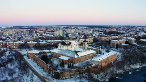 Das-Kloster-In-Der-Stadt-Berdichev-Ukraine-Luftpanorama