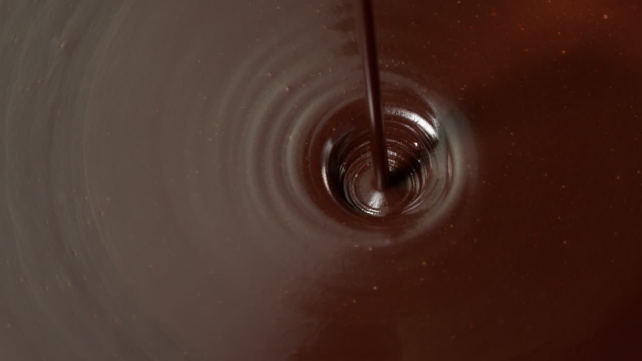 프리미엄 어두운 녹은 핫 초콜릿을 부어, 과자, 달한 디저트를 만드는 과정, 아이싱