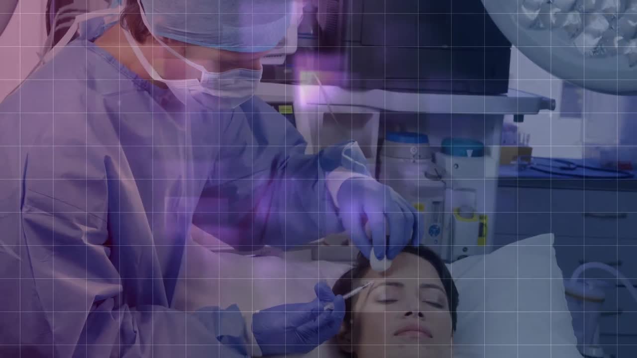 animación de cuadrados sobre un médico caucásico haciendo botox a una paciente femenina