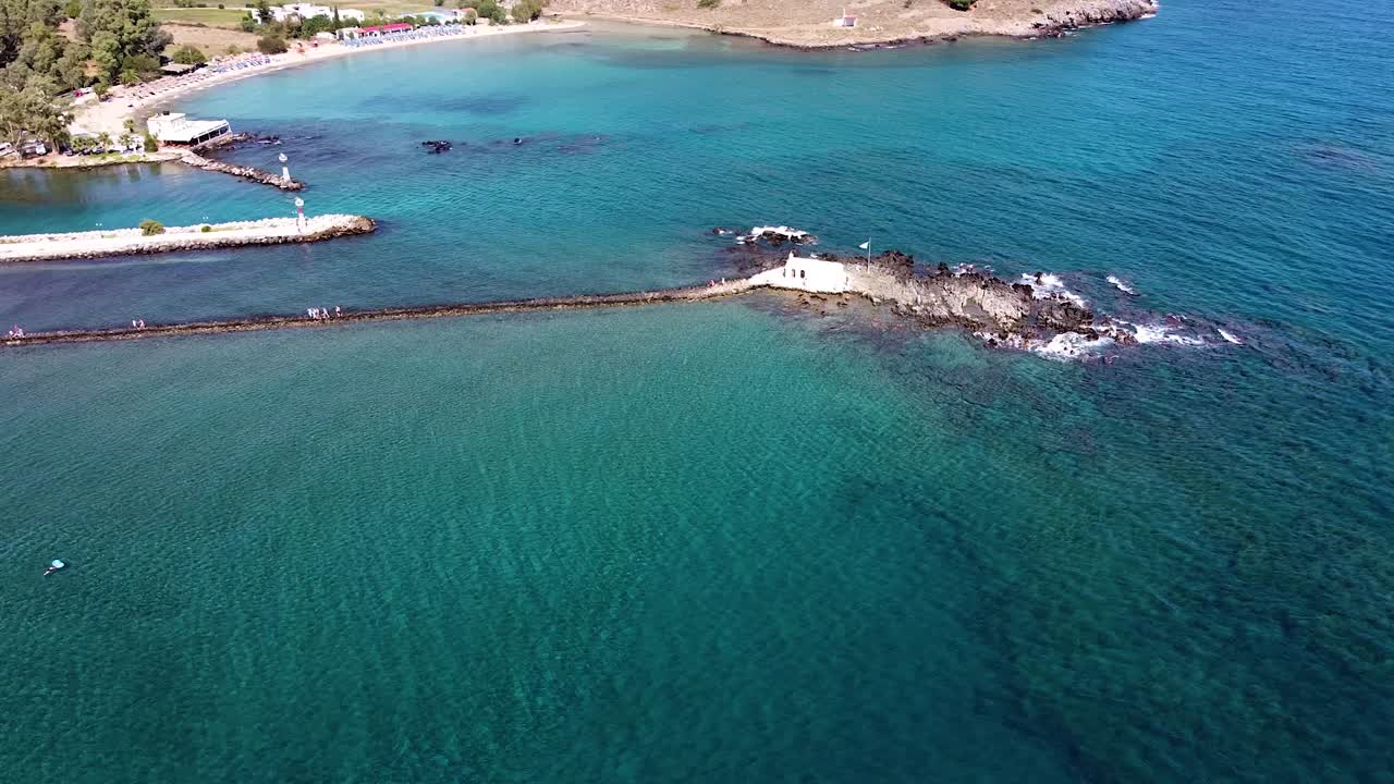 지중해 한가운데 에 있는 게오르지오폴리 예배당, 공중  ⁇ 도 전망