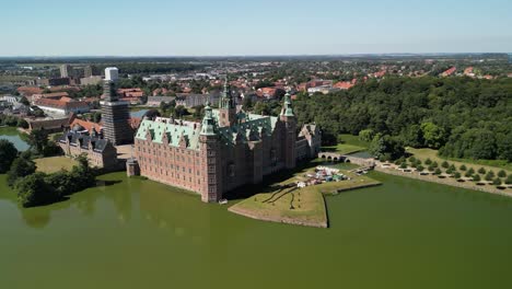 rosenborg castle - drone far pan