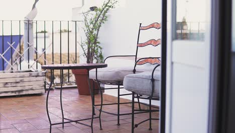 vista del patio sereno en medina-sidonia, cádiz