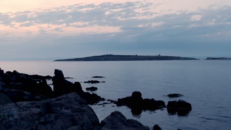 Sonnenuntergang-Insel-St-Ivan-Schwarzes-Meer-Schroffe-Felsige-Küste-Sozopol-Bulgarien