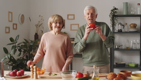 senior food bloggers telling recipe on camera