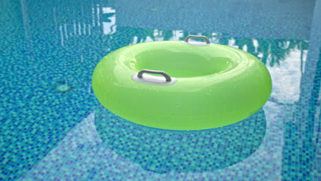 anillo de natación en piscina azul