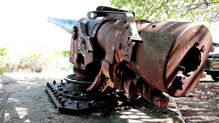 Huge cannon from the world war in French Polynesia