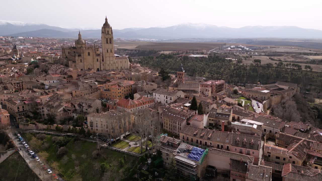 Vista Aérea de la Catedral de Segovia y el Casco Histórico en España