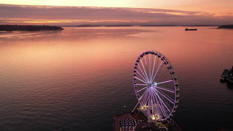 The-Great-Wheel-in-Seattle-at-Sunset-Ferris-Wheel-on-the-Water