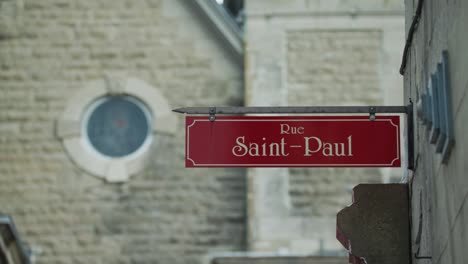 rack focus between a window and a street sign