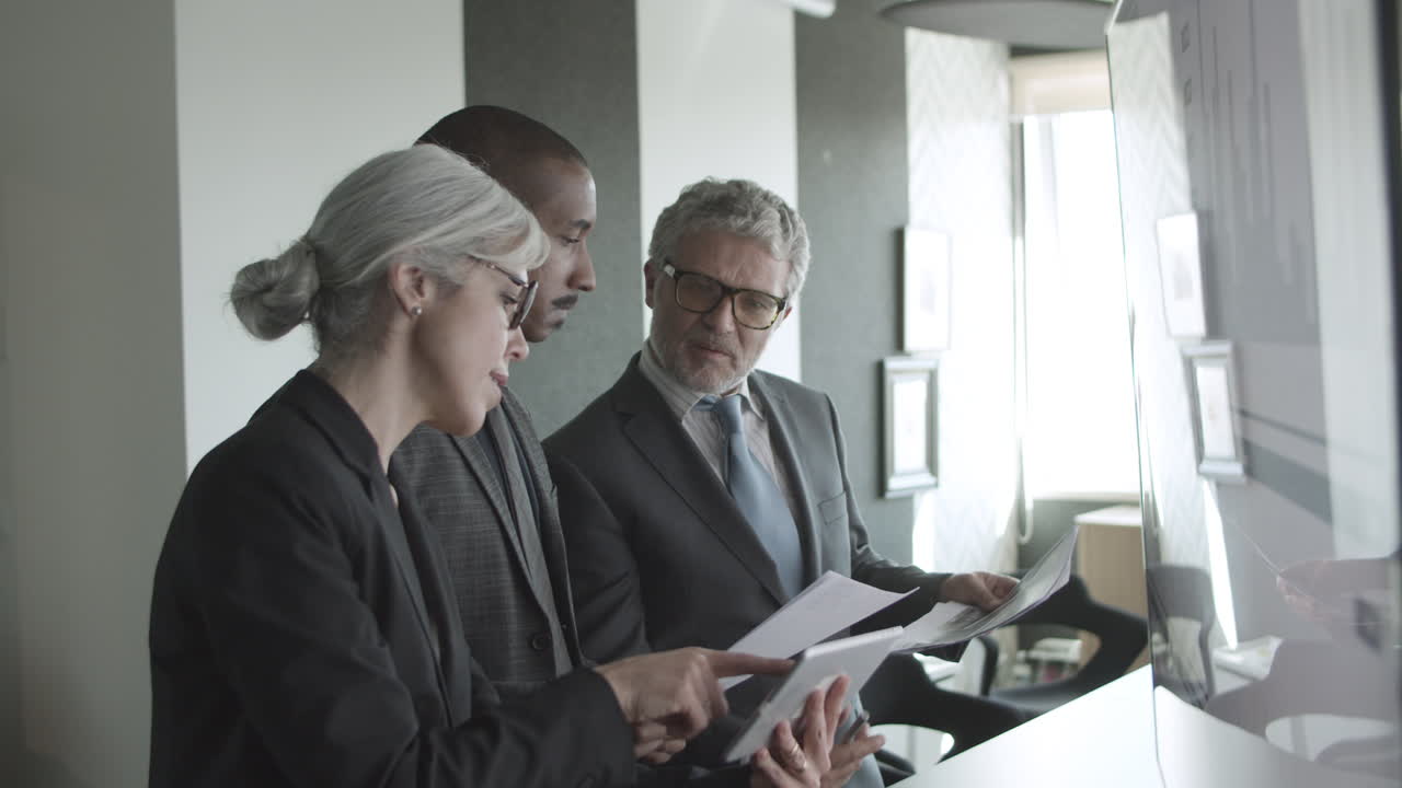 상담을 제공하는 금융 전문가