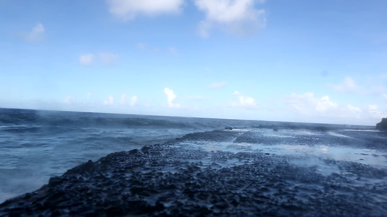 조심해, 파도가 오고 있어