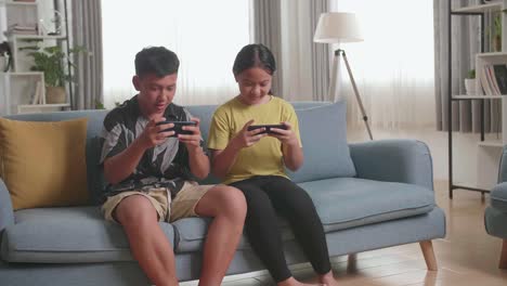 children playing games on smartphones