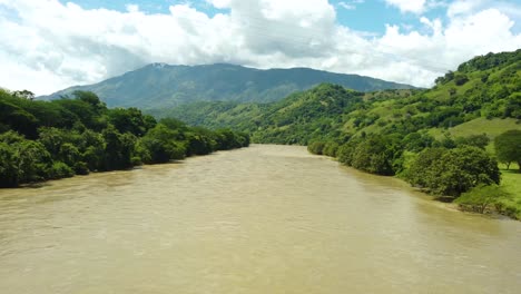 Volar-Sobre-El-Rio-Cauca