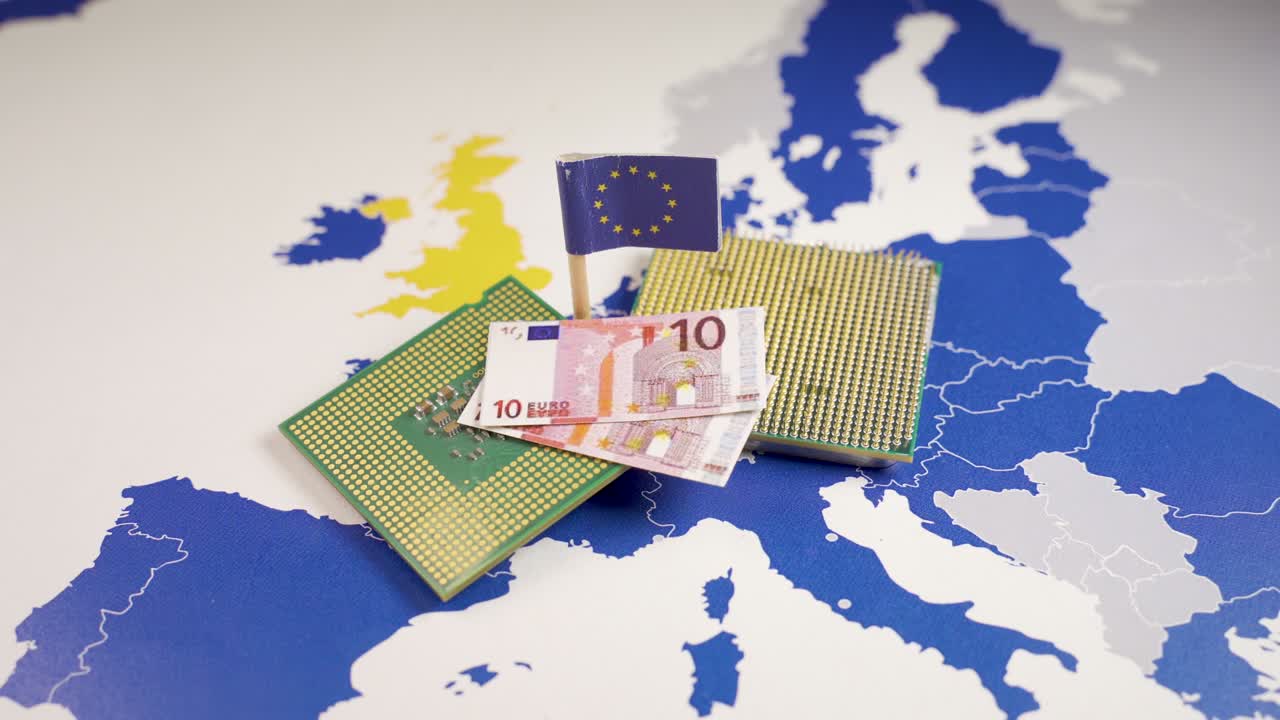 디지털 유로를 상징하는 eu 지도 위에 cpu와 유로 지폐가 있습니다.