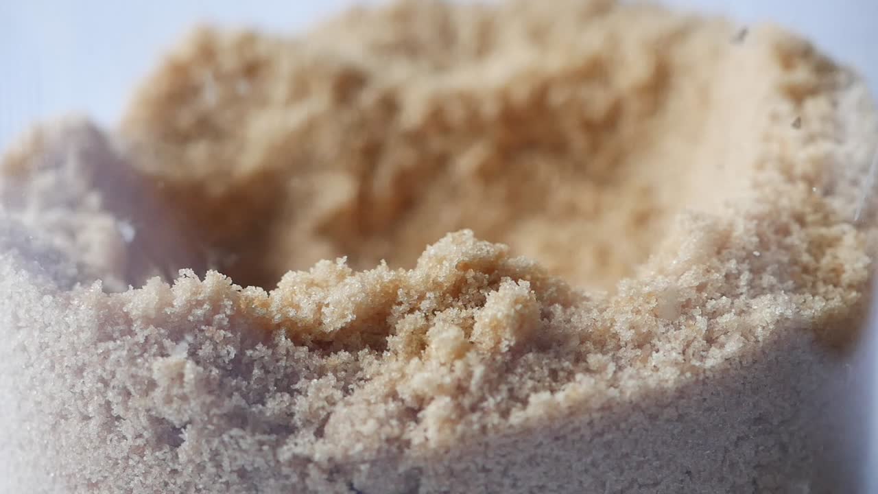 Spoon pick crystal brown sugar ,