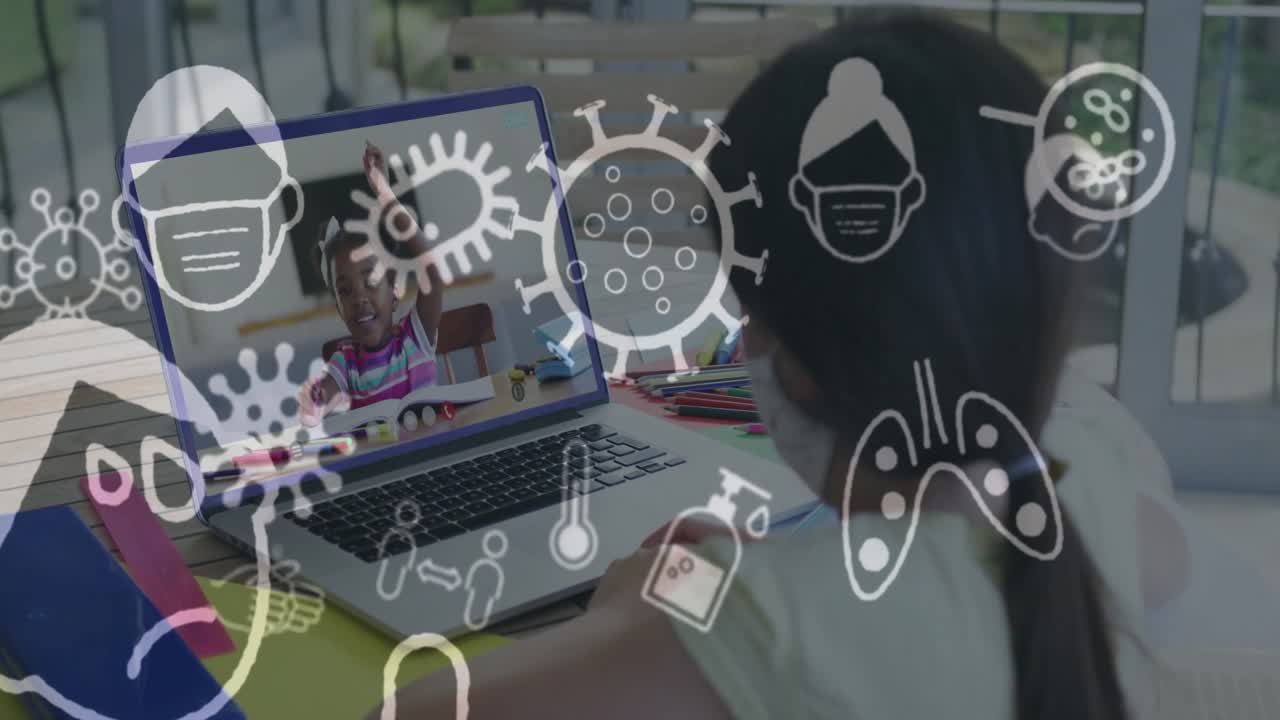 Studente locale che osserva un compagno alzare la mano per l'istruzione online prendendo appunti, con icone della salute che fluttuano