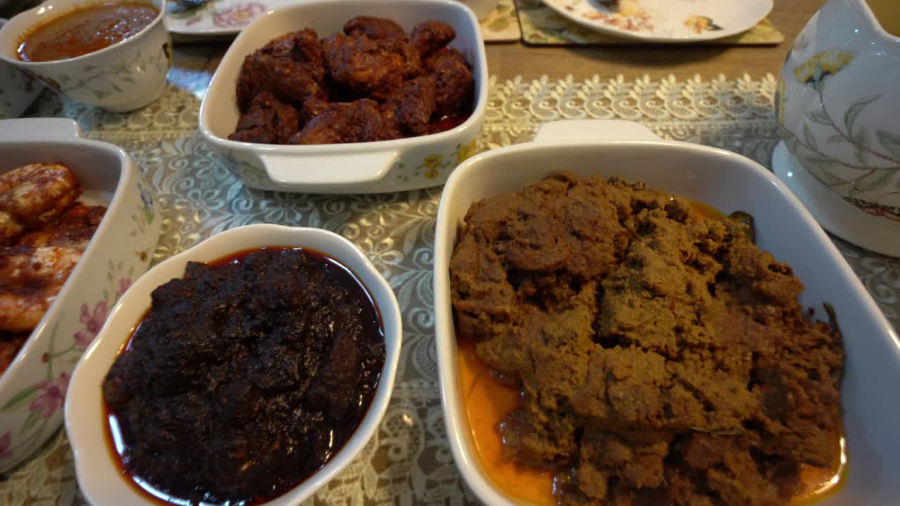 platos de hari raya