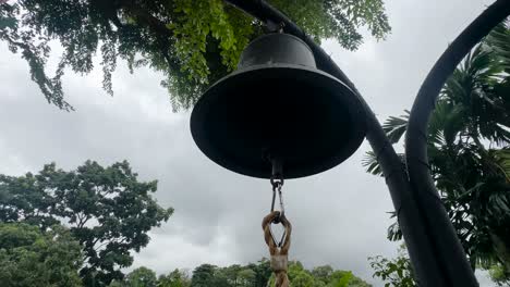 Riesige-Glücksglocke-Im-Garten-Von-Faber-Peak-In-Singapur