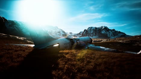 el avión se estrelló en una montaña.