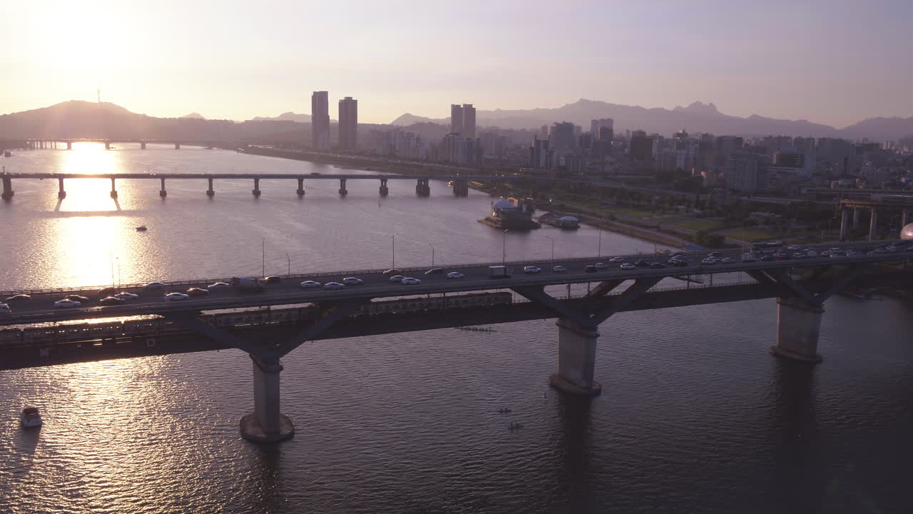 View of Seoul Bridge at the sunset time of the passing of the subway and cars