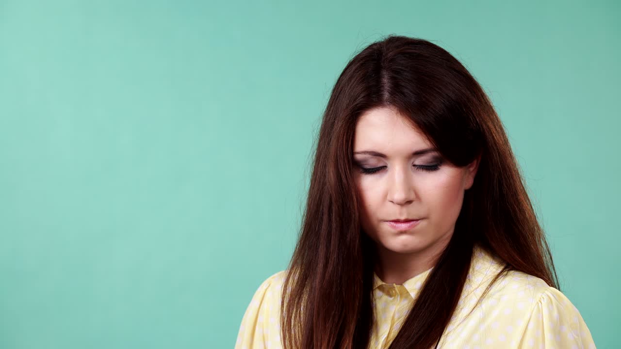 Woman say no by shaking head, disagree sign 4K