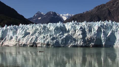 Margerie-Glacier-in-a-hot-summer-day-in-Alaska