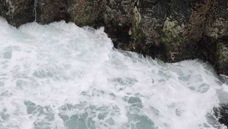 secuencia de rápidos fluviales que muestran cambios en el flujo de agua