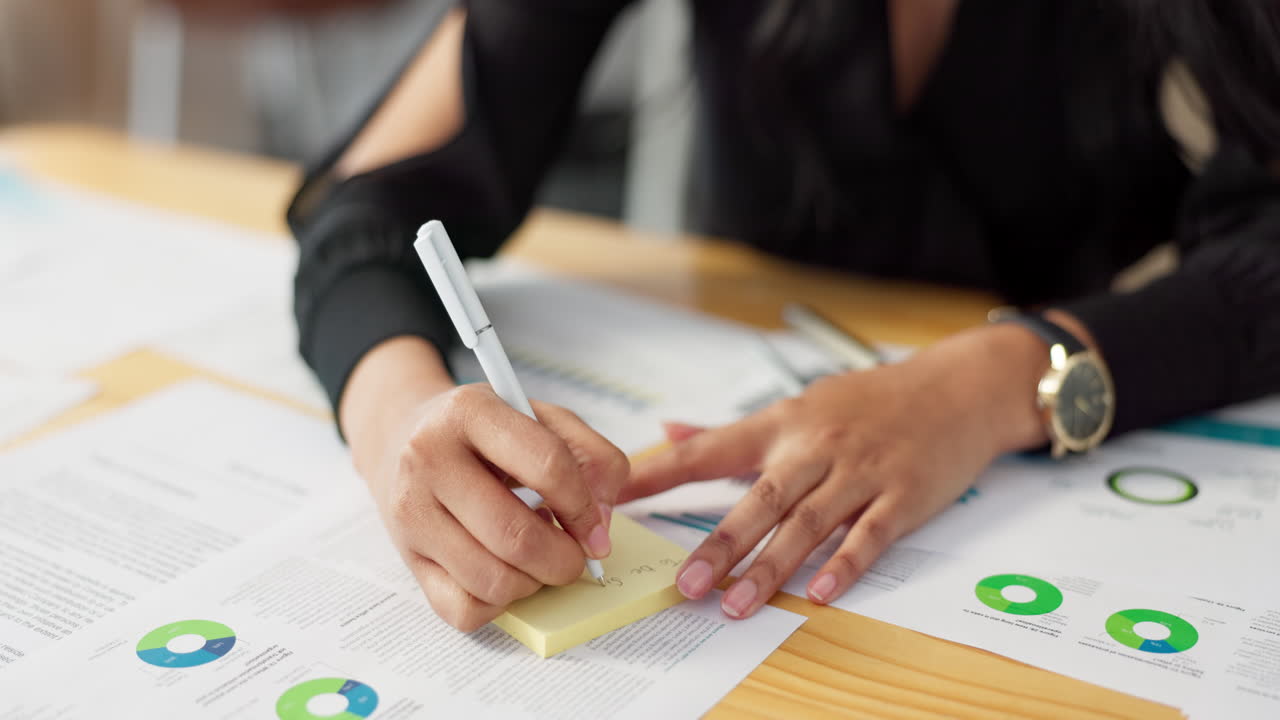 manos, empresario y análisis de datos