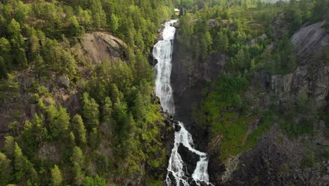 latefossen is one of the most visited waterfalls in norway and is located near skare and odda in the region hordaland, norway. consists of two separate streams flowing down from the lake lotevatnet.