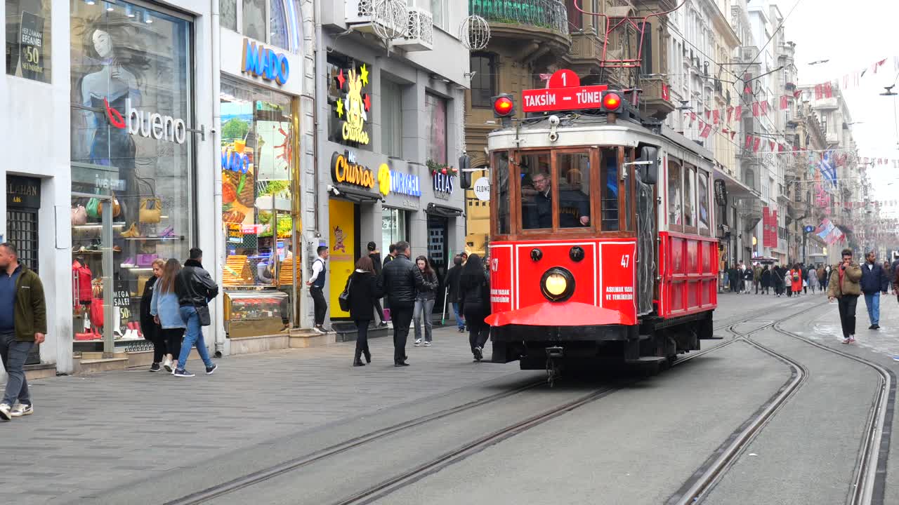 이스탄불의 빨간 트램