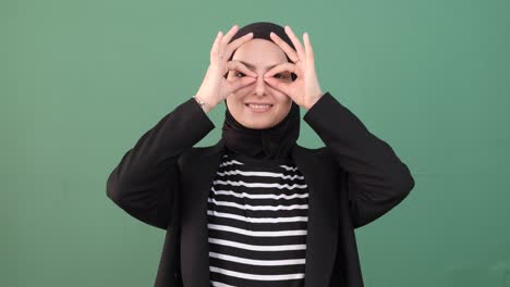 muslim woman finger glasses