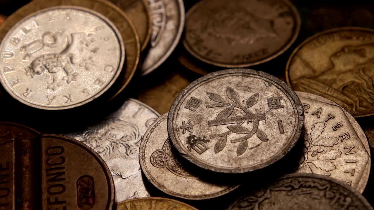 매우 오래된 동전의 근접 사진