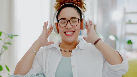 relajarse, auriculares y mujer bailando