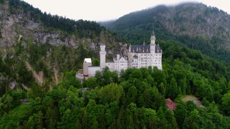 castillo de neuschwanstein alpes bávaros alemania