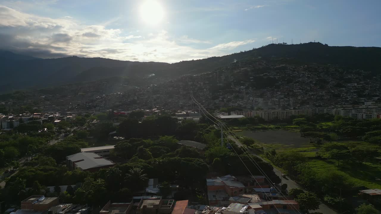vista aérea de los barrios de el lido siloe, en cali, colombia