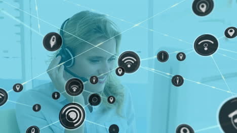 animación de una red de conexiones con iconos sobre una mujer de negocios caucásica usando auriculares de teléfono