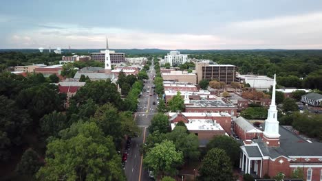 Empuje-Aéreo-Hacia-El-Horizonte-De-Chapel-Hill-Carolina-Del-Norte