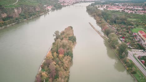 Imágenes-De-Drones-Del-Maravilloso-Danubio-En-Wachau,-Baja-Austria