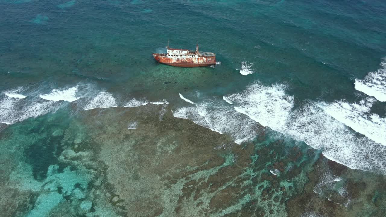 선박 침몰 크루즈 버려진 선박 산 블라스 섬 파나마 카리브 해, 공중 드론