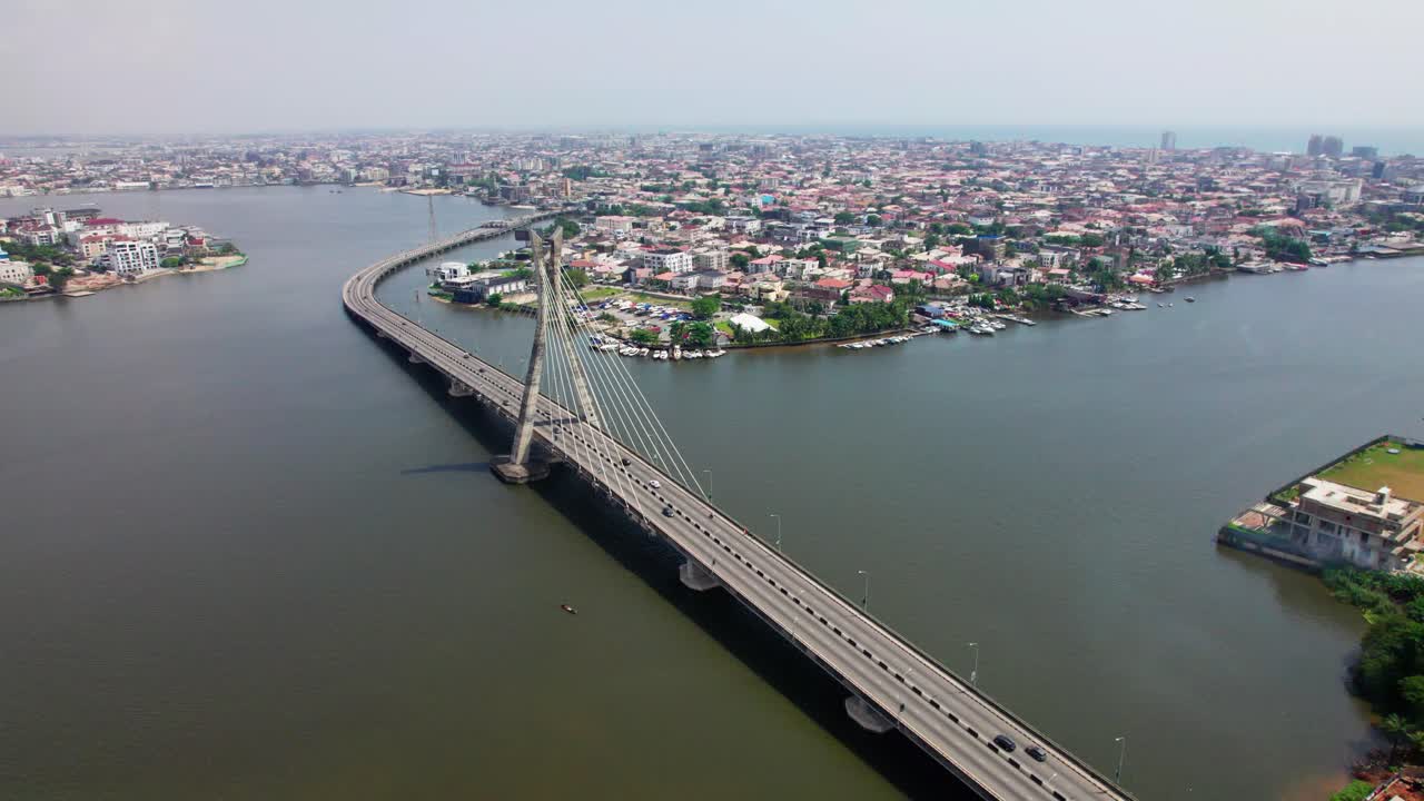 el puente de enlace lekki-ikoyi es un punto de referencia popular en lagos, nigeria