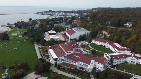 Aerial-shot-of-beautiful-costal-city